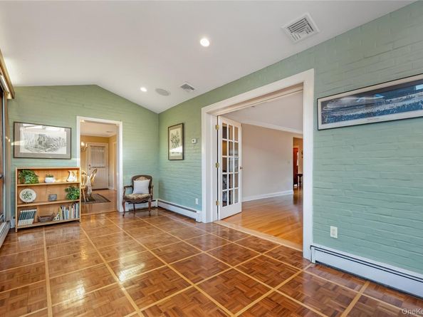 15 Combes Avenue, Rockville Centre NY 11570