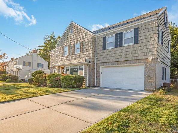 15 Combes Avenue, Rockville Centre NY 11570