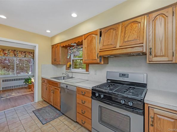 15 Combes Avenue, Rockville Centre NY 11570