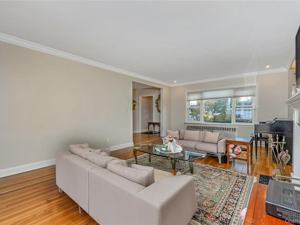 15 Combes Avenue, Rockville Centre NY 11570