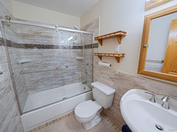 330 Lakeland Avenue 2H, Sayville NY 11782