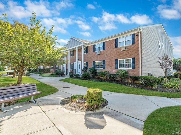 330 Lakeland Avenue 2H, Sayville NY 11782
