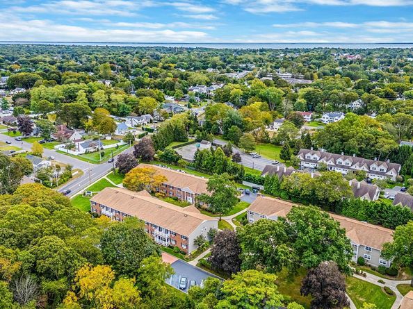 330 Lakeland Avenue 2H, Sayville NY 11782
