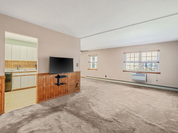330 Lakeland Avenue 2H, Sayville NY 11782