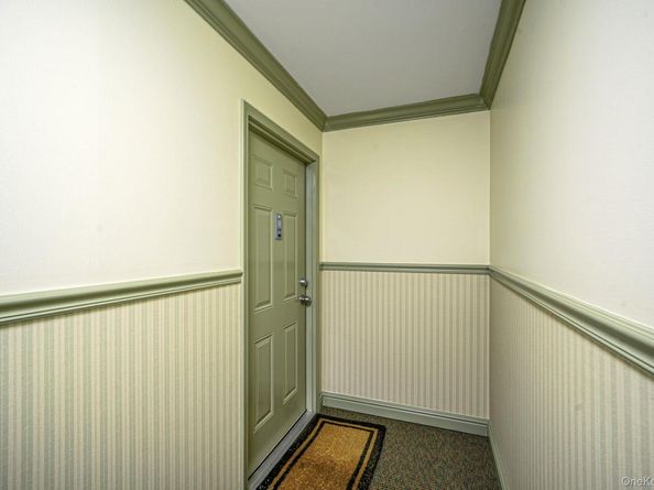 330 Lakeland Avenue 2H, Sayville NY 11782