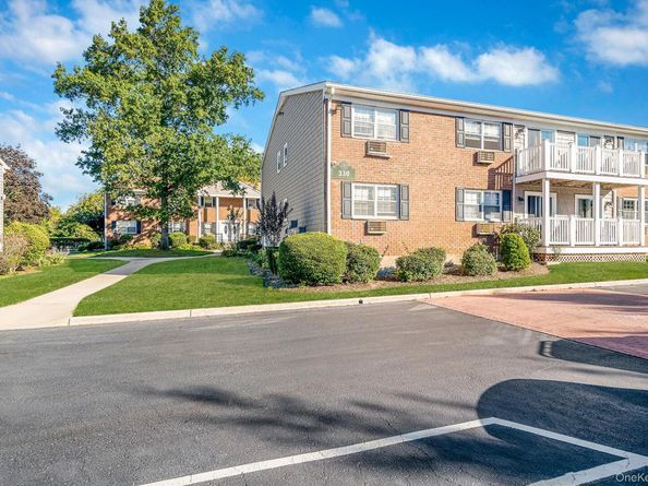 330 Lakeland Avenue 2H, Sayville NY 11782