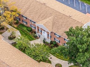 330 Lakeland Avenue 2H, Sayville NY 11782