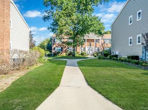 330 Lakeland Avenue 2H, Sayville NY 11782