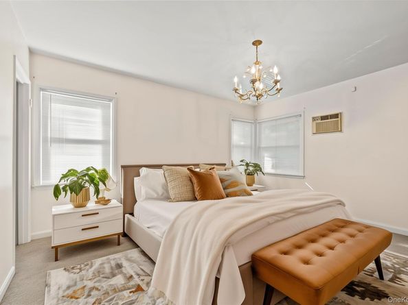 208 Dogwood Road, Valley Stream NY 11580