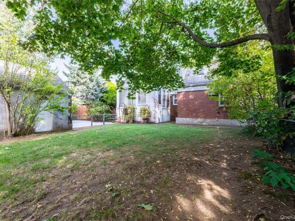 208 Dogwood Road, Valley Stream NY 11580