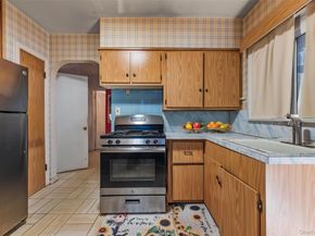 208 Dogwood Road, Valley Stream NY 11580