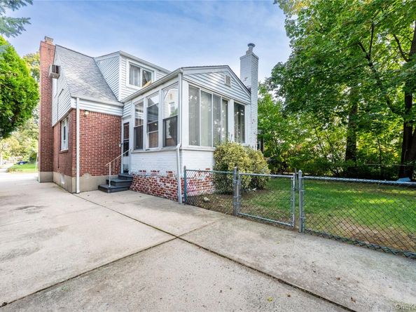 208 Dogwood Road, Valley Stream NY 11580
