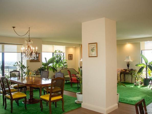 27110 grand central Parkway 19V, Floral Park NY 11005