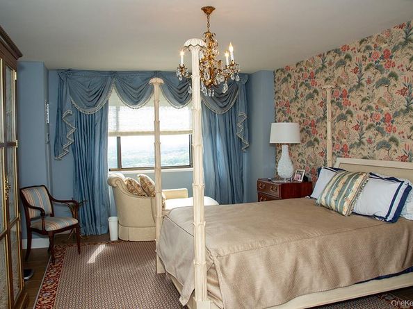 27110 grand central Parkway 19V, Floral Park NY 11005