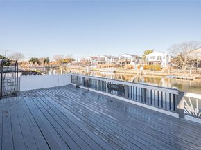 15 Roneck Court, Shirley NY 11967