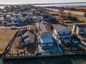 15 Roneck Court, Shirley NY 11967