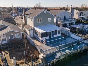 15 Roneck Court, Shirley NY 11967