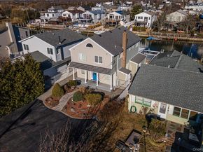 15 Roneck Court, Shirley NY 11967