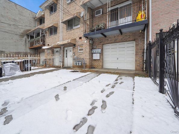 831 E 221st Street, Bronx NY 10467