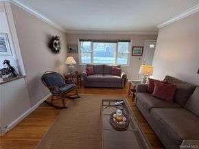 17 Whiting Road, East Quogue NY 11942