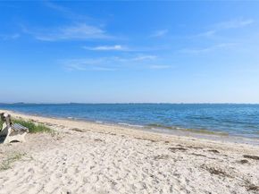 17 Whiting Road, East Quogue NY 11942