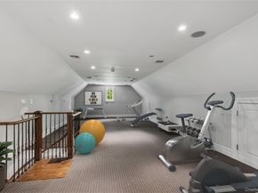 3 The Brae, Woodbury NY 11797