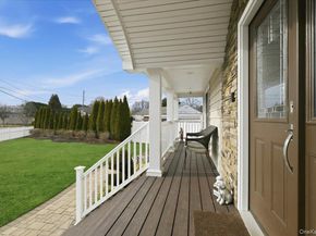 3 Neptune Place, Massapequa NY 11758