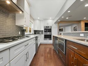 3 Neptune Place, Massapequa NY 11758