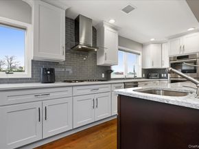 3 Neptune Place, Massapequa NY 11758