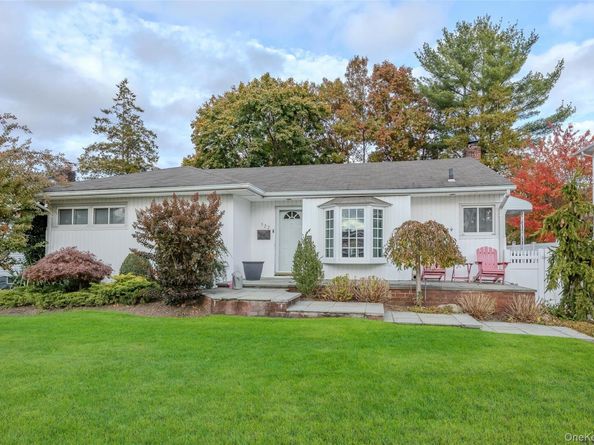 527 Spruce Lane, East Meadow NY 11554