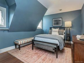 23 Ivy Way, Port Washington NY 11050