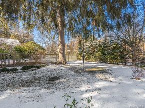 23 Ivy Way, Port Washington NY 11050