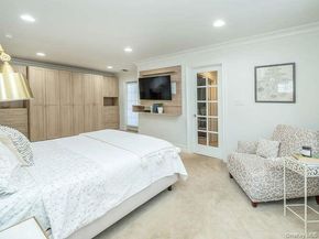 23 Ivy Way, Port Washington NY 11050