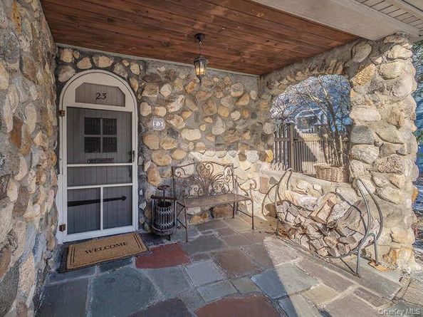 23 Ivy Way, Port Washington NY 11050