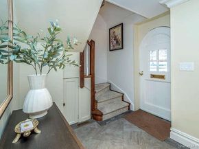 23 Ivy Way, Port Washington NY 11050