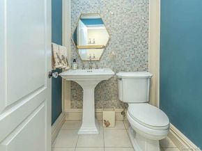 23 Ivy Way, Port Washington NY 11050