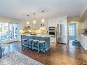 23 Ivy Way, Port Washington NY 11050