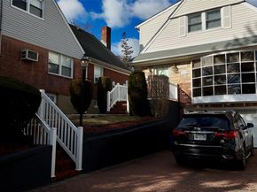 19611 Pompeii Avenue, Hollis NY 11423