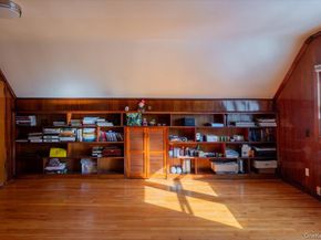 19611 Pompeii Avenue, Hollis NY 11423