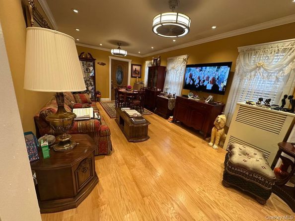 19153 115th Road, Saint Albans NY 11412