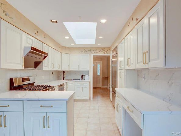 25 North Drive, Great Neck NY 11021