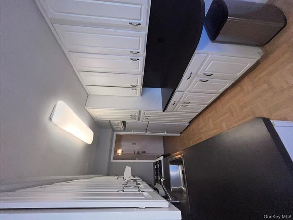 60 Hempstead Avenue 1J, Lynbrook NY 11563