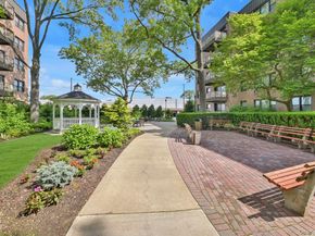 4 Birchwood Court 1O, Mineola NY 11501