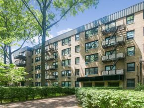 4 Birchwood Court 1O, Mineola NY 11501