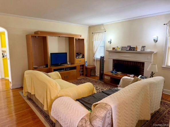 586 Stratford Road, North Baldwin NY 11510