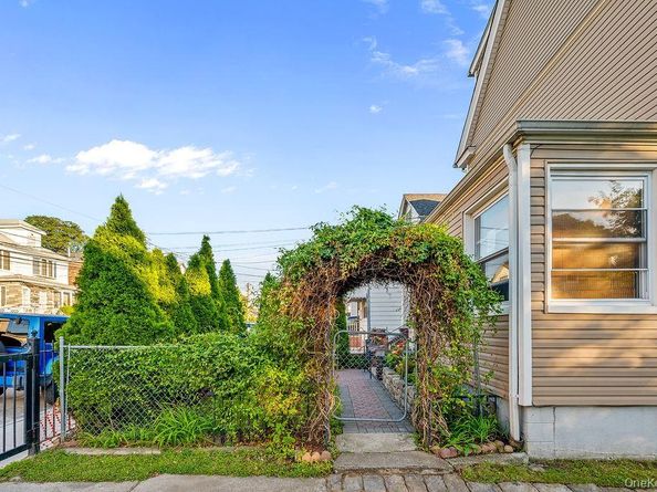 27-28 Humphreys Street, East Elmhurst NY 11369
