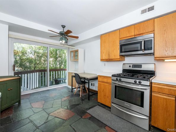 18 Windward Lane 17, Bronx NY 10464