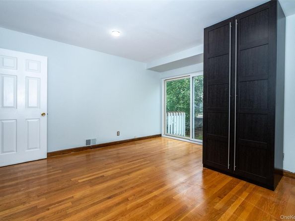 18 Windward Lane 17, Bronx NY 10464