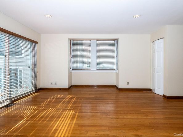 18 Windward Lane 17, Bronx NY 10464