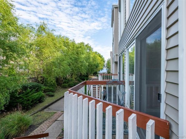18 Windward Lane 17, Bronx NY 10464
